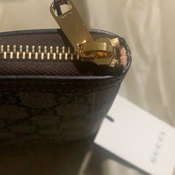 GUCCI Ophidia GG Supreme Pouch Clutch (Price Firm) - Picture 9 of 12